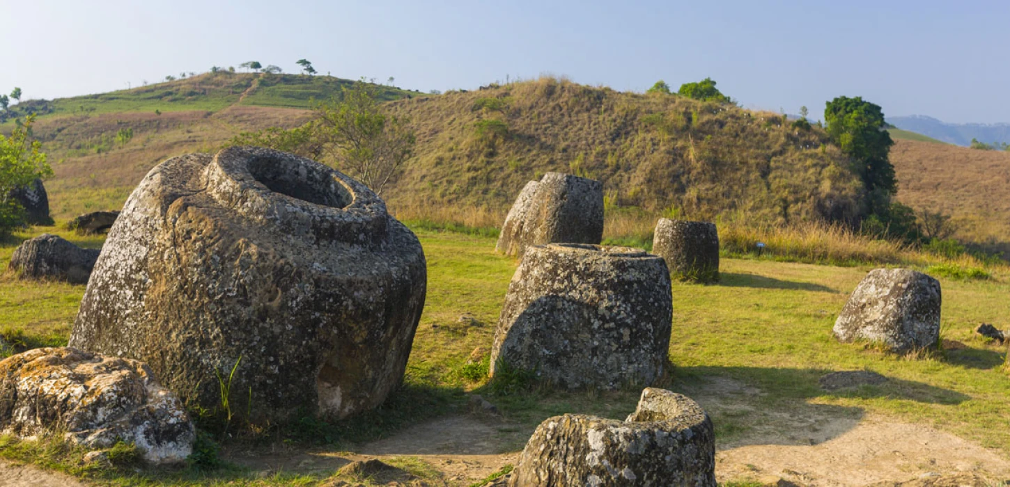 石臼平原（PLAIN OF JARS）