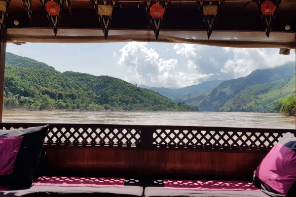 2 Days 1 Night - Downstream Cruise to Luang Prabang 2 Days 1 Night - Downstream Cruise to Luang Prabang