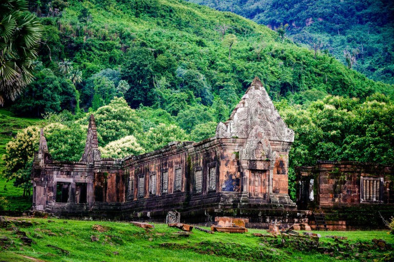 VAT PHOU AND CHAMPASAK TOWN. ANCIENT AND MODERN CULTURES