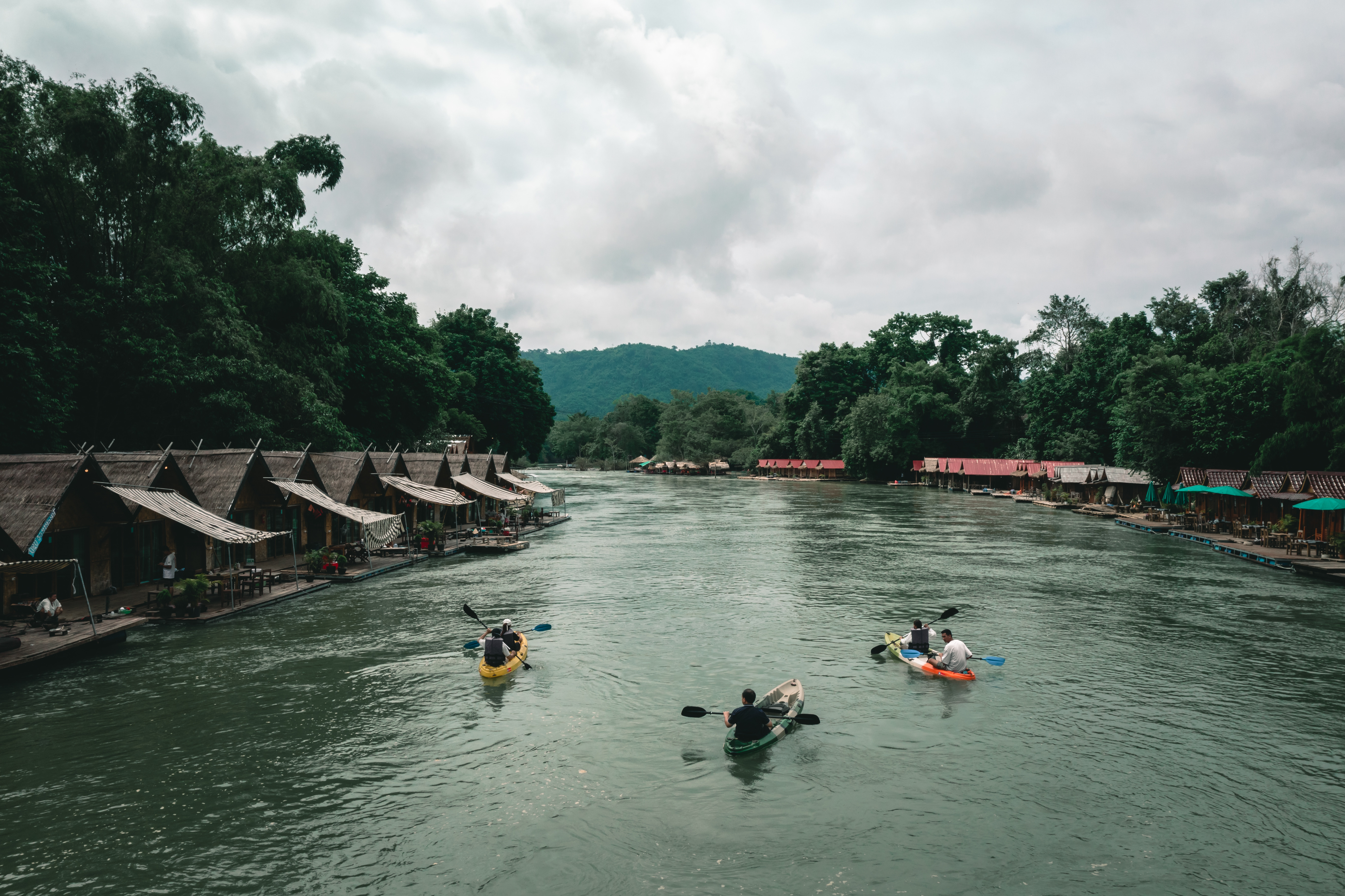 沉浸在大自然中：湄凰镇南立河上的1小时皮划艇体验