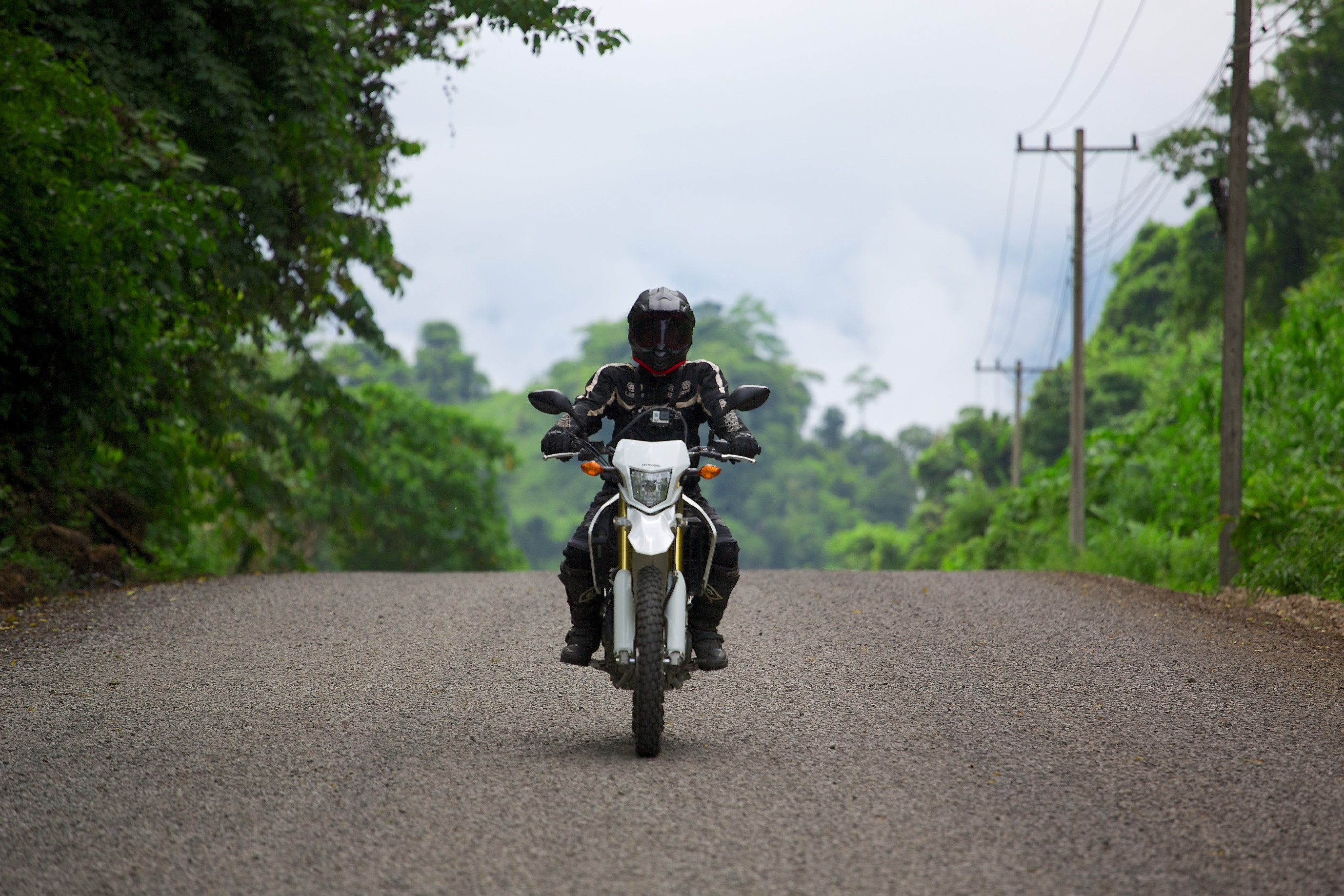 两轮，无限自由；骑摩托车探索老挝
