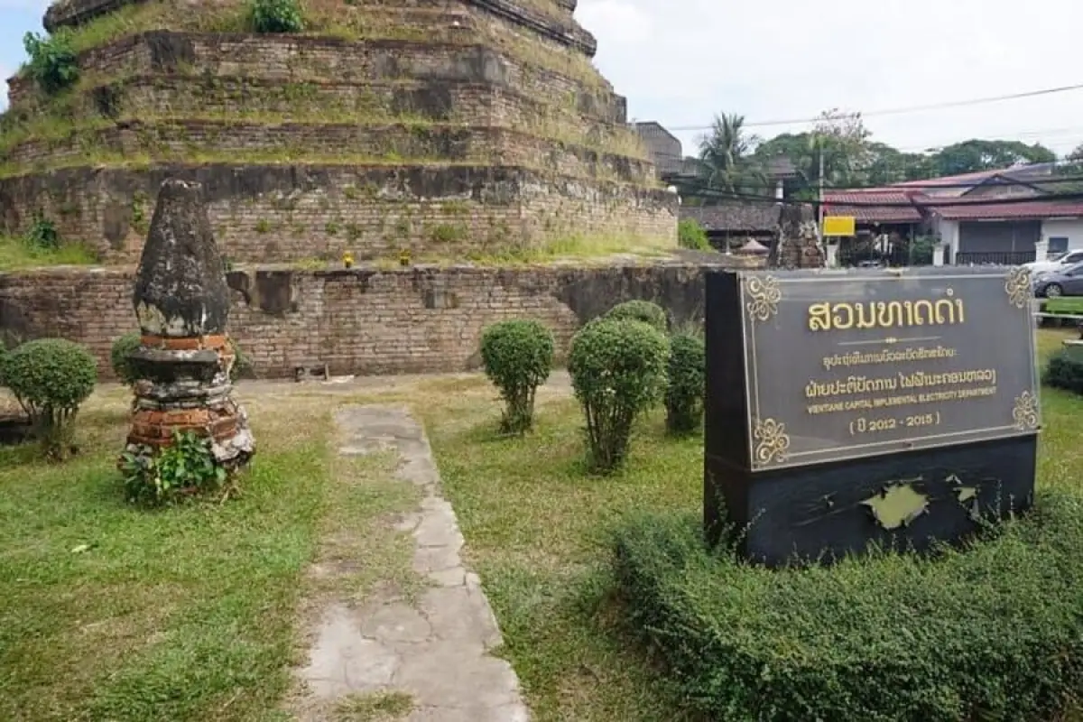 That Dam Stupa