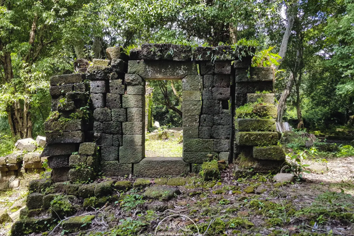 Wat Tomo ( Oum Moung Temple )
