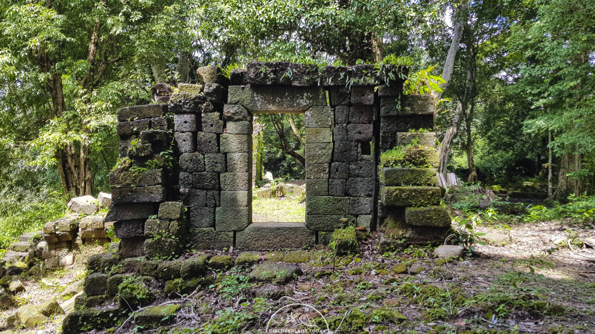 Wat Tomo ( Oum Moung Temple )