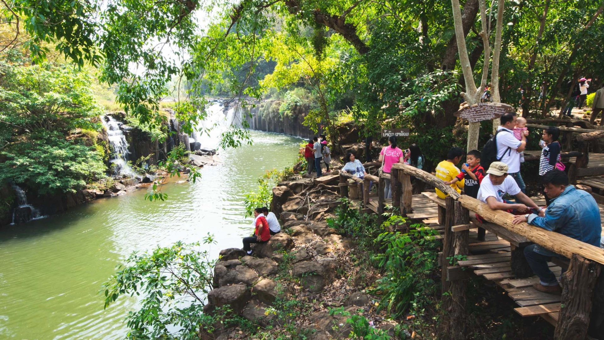 帕桑瀑布（PHA SUAM WATERFALL）