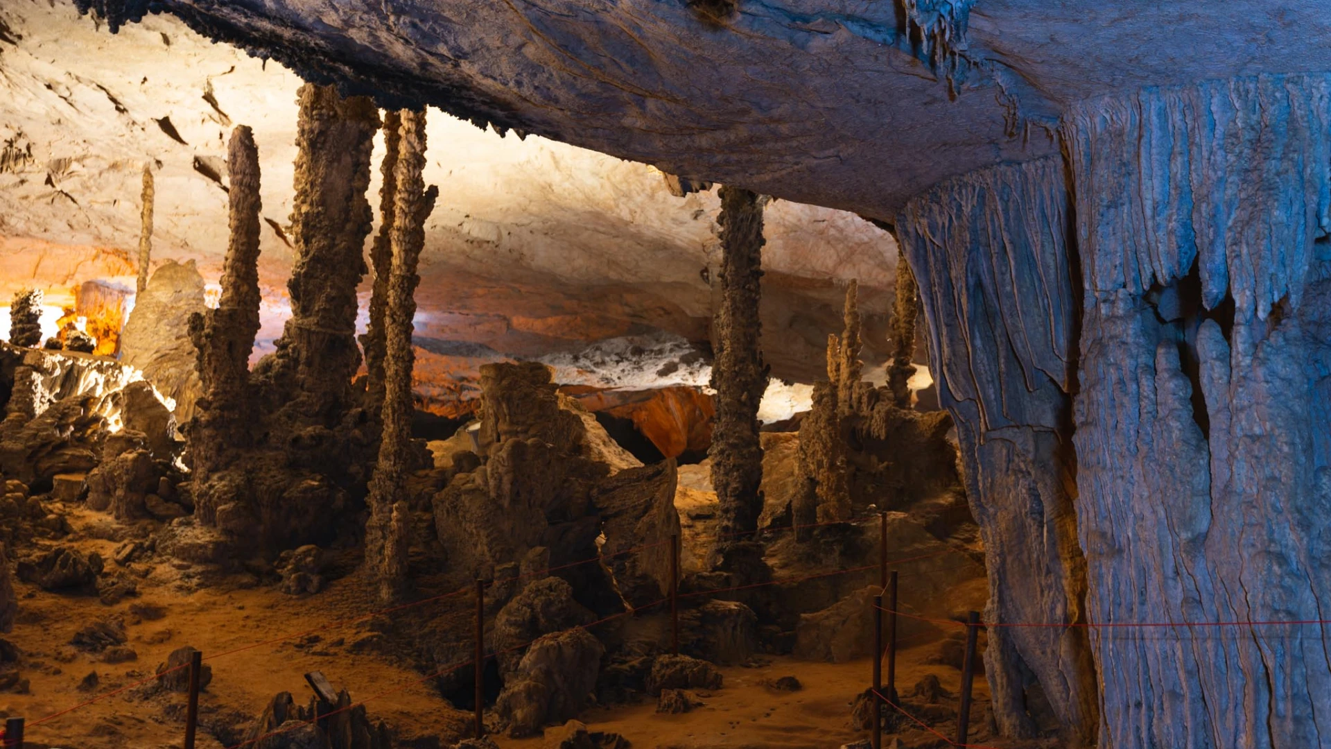 孔洛（KONGLOR）洞穴
