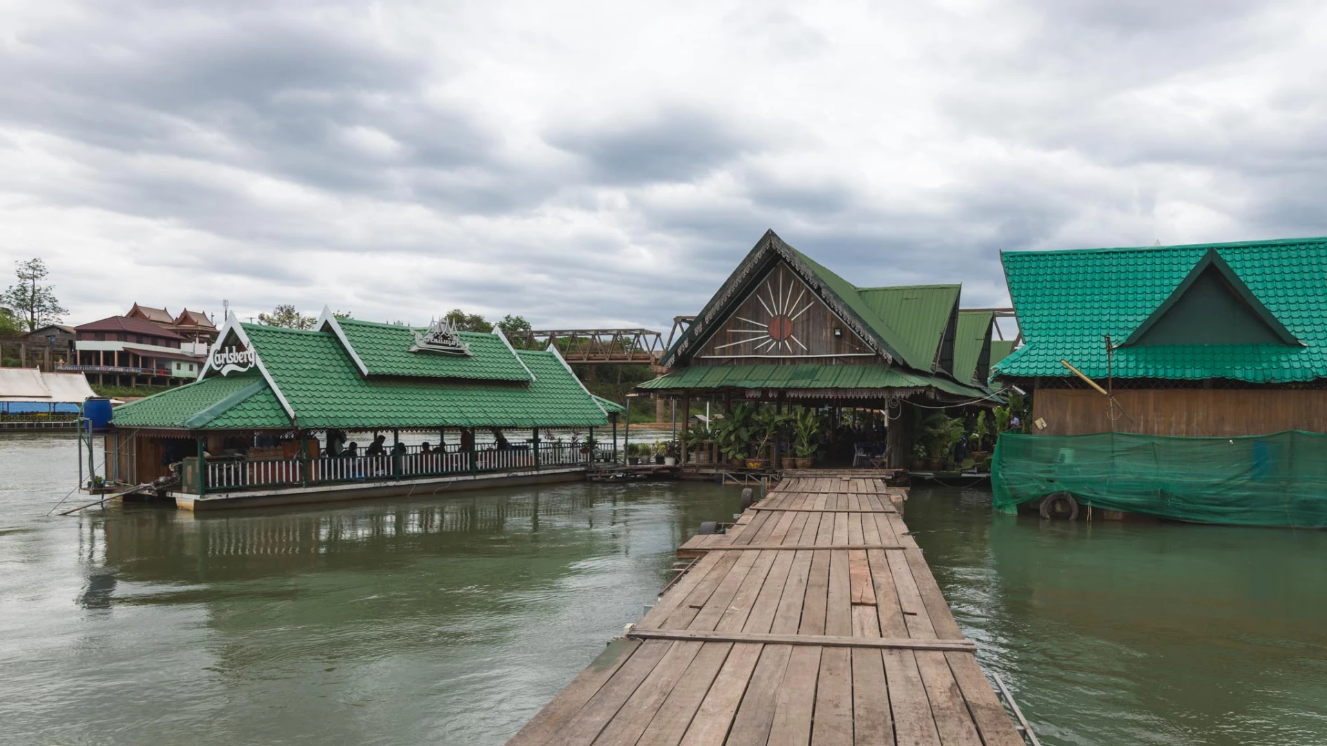 他恩贡浮动餐厅（THA NGON FLOATING RESTAURANT）