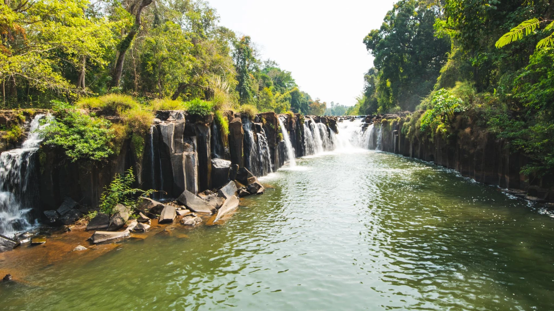 帕桑瀑布（PHA SUAM WATERFALL）