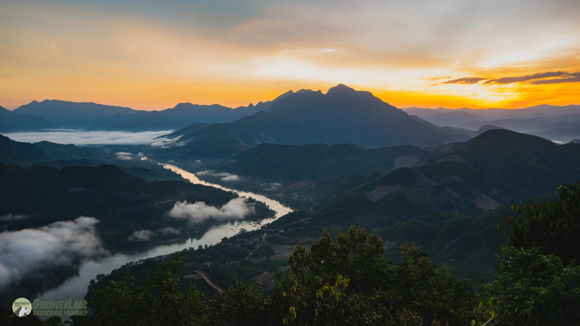 Pha Daeng Viewpoint at sunrise