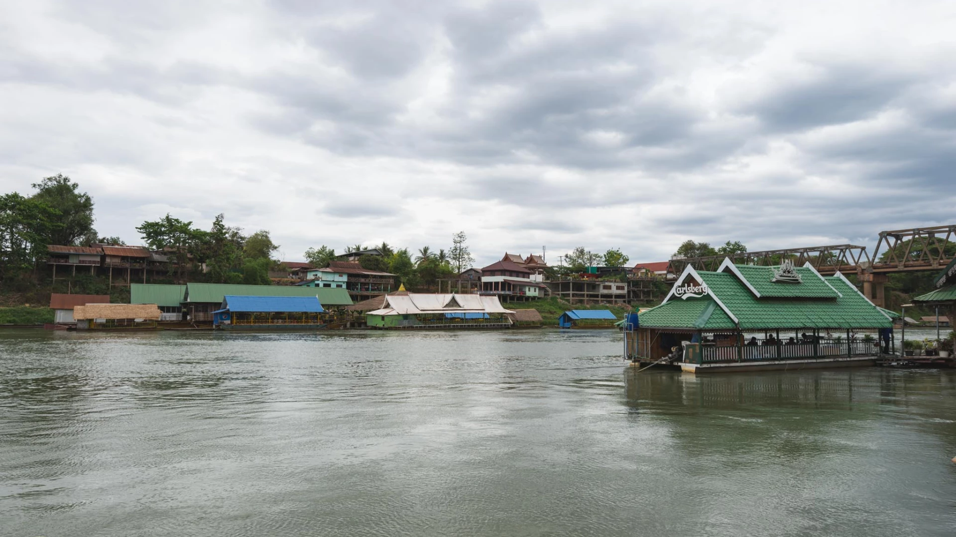 Tha Ngon Floating Restaurant