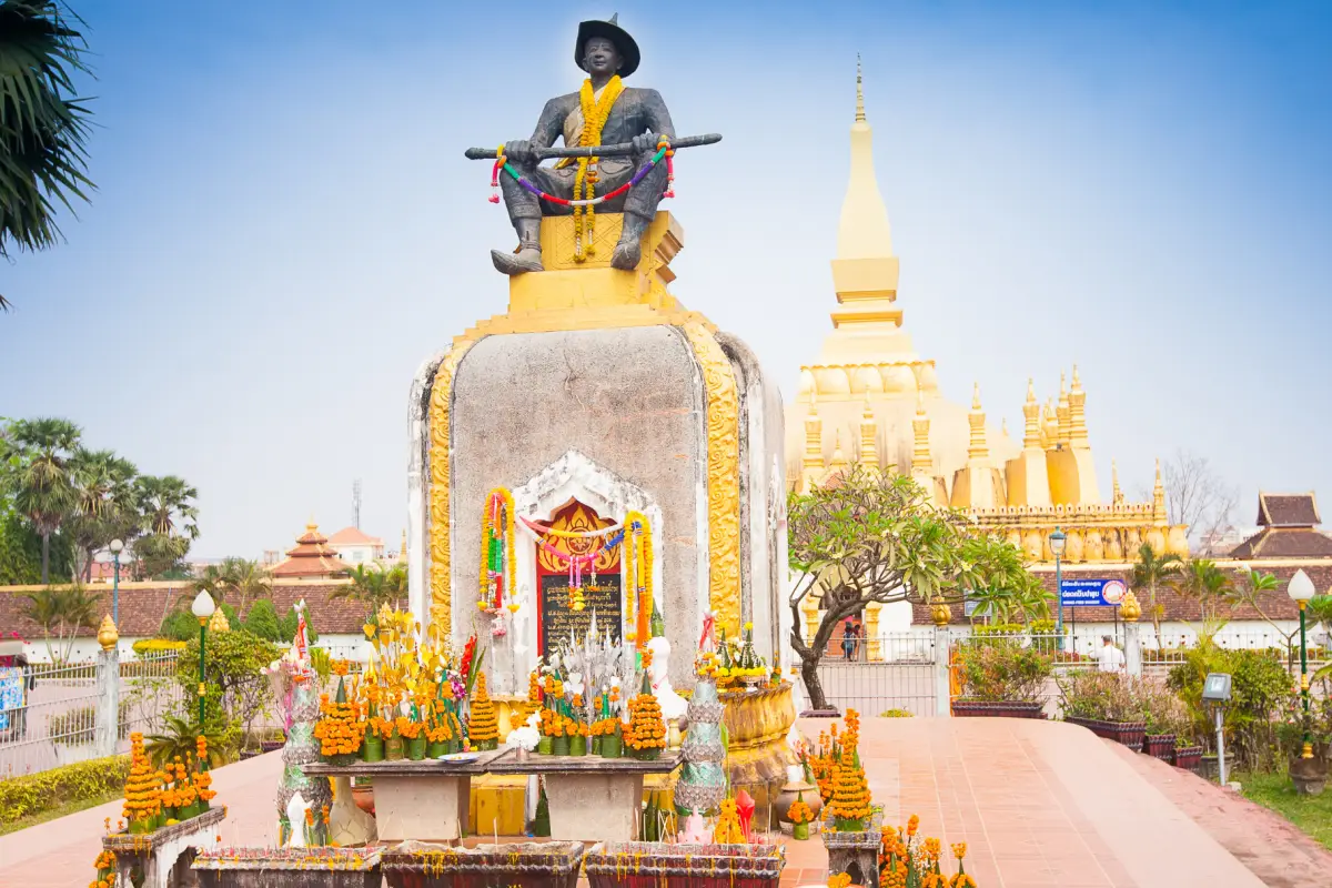 Statue of Chao Anouvong