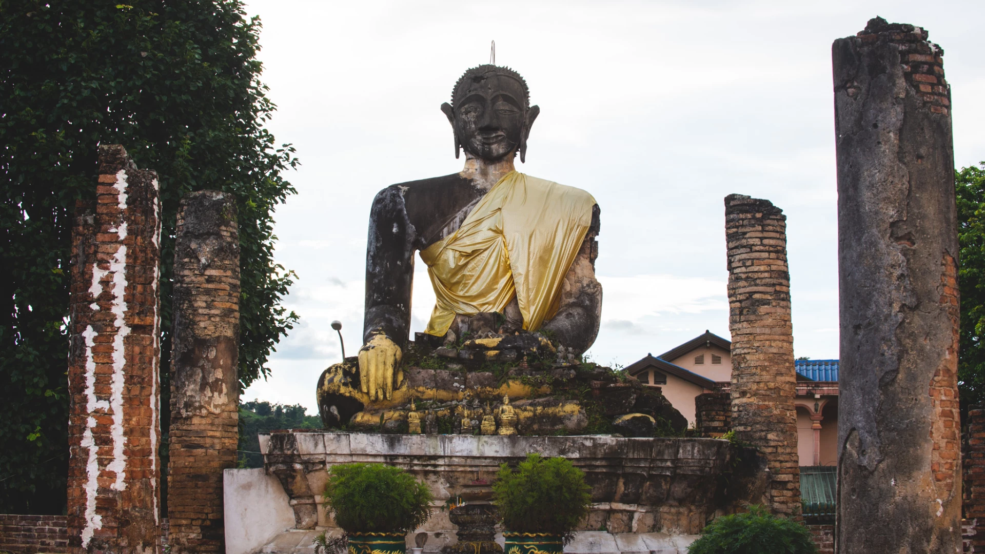 菲阿瓦特神庙（PHIAVAT TEMPLE）