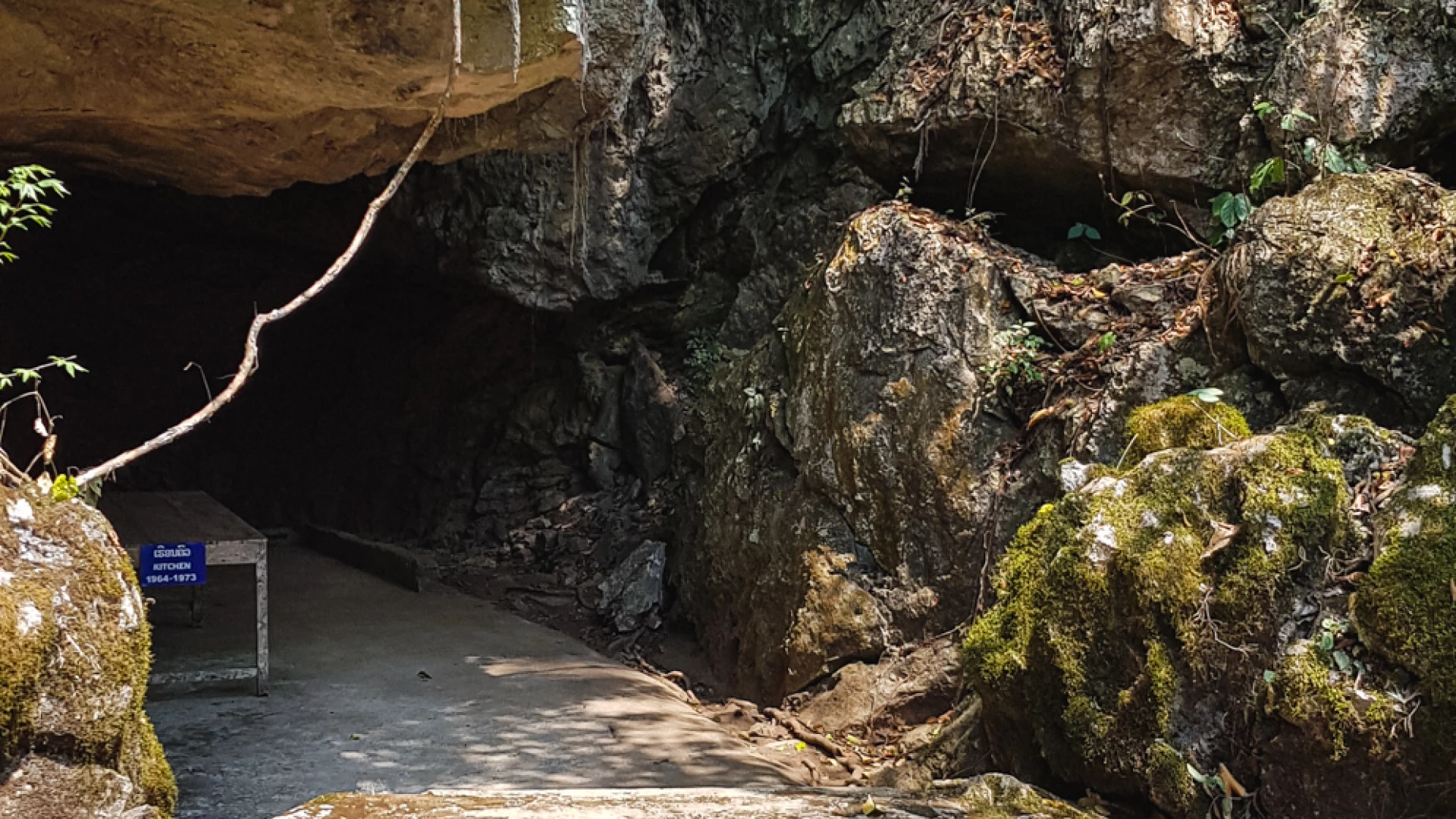 Viengxay Caves