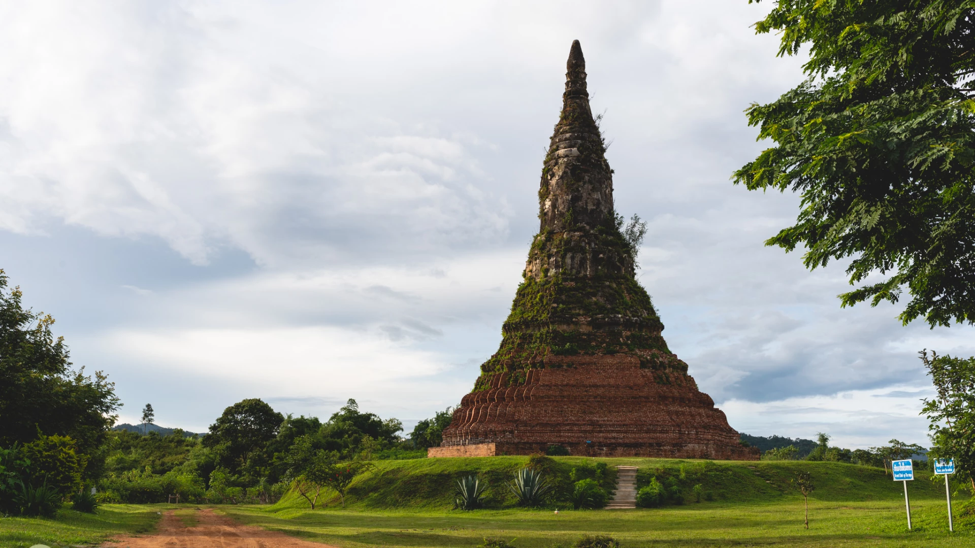 That Foun Stupa