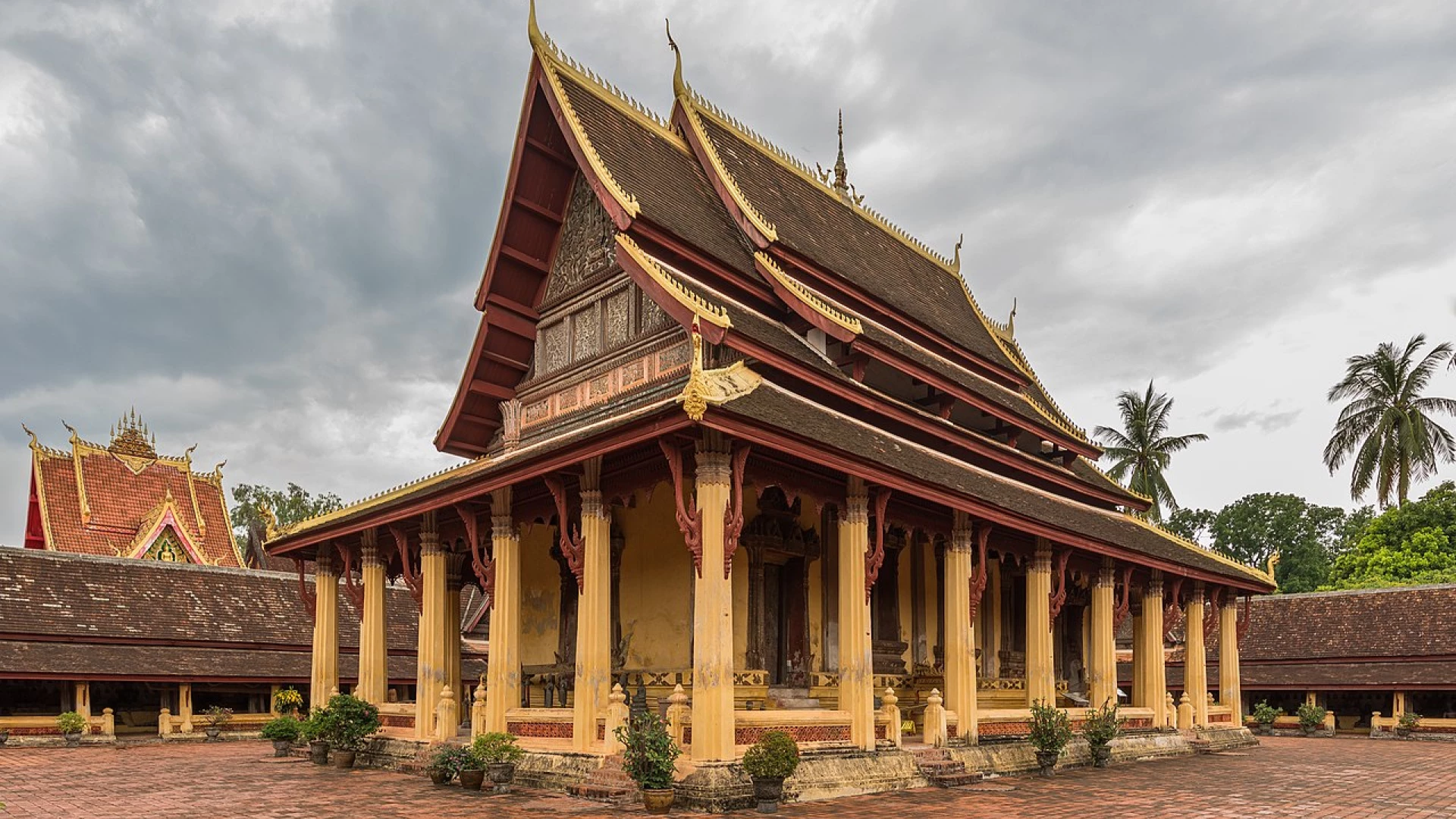 Sisaket Temple