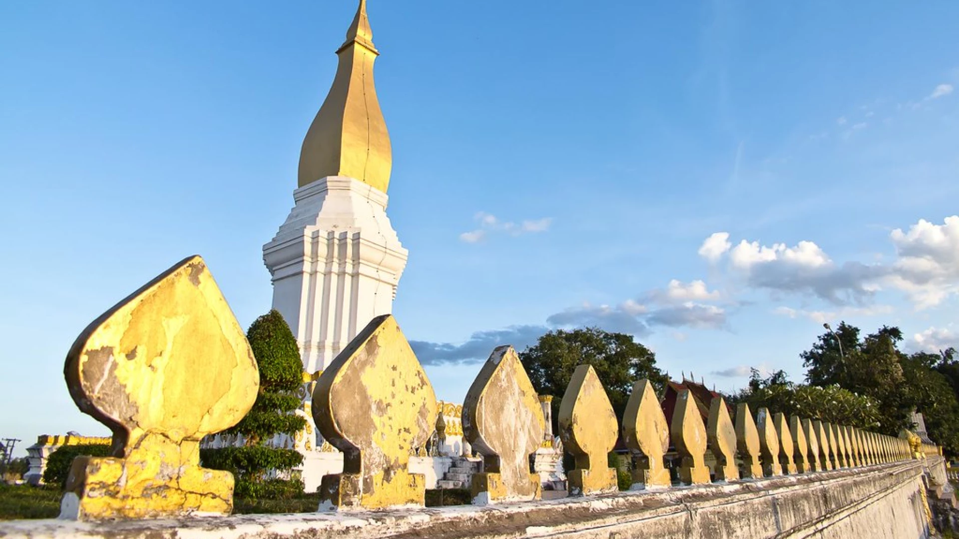 Sikhottabong Stupa