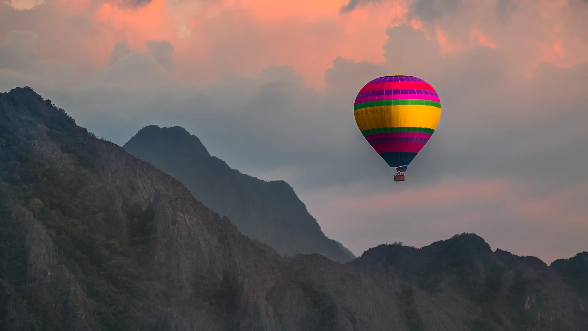 Hot air balloon in VangVieng