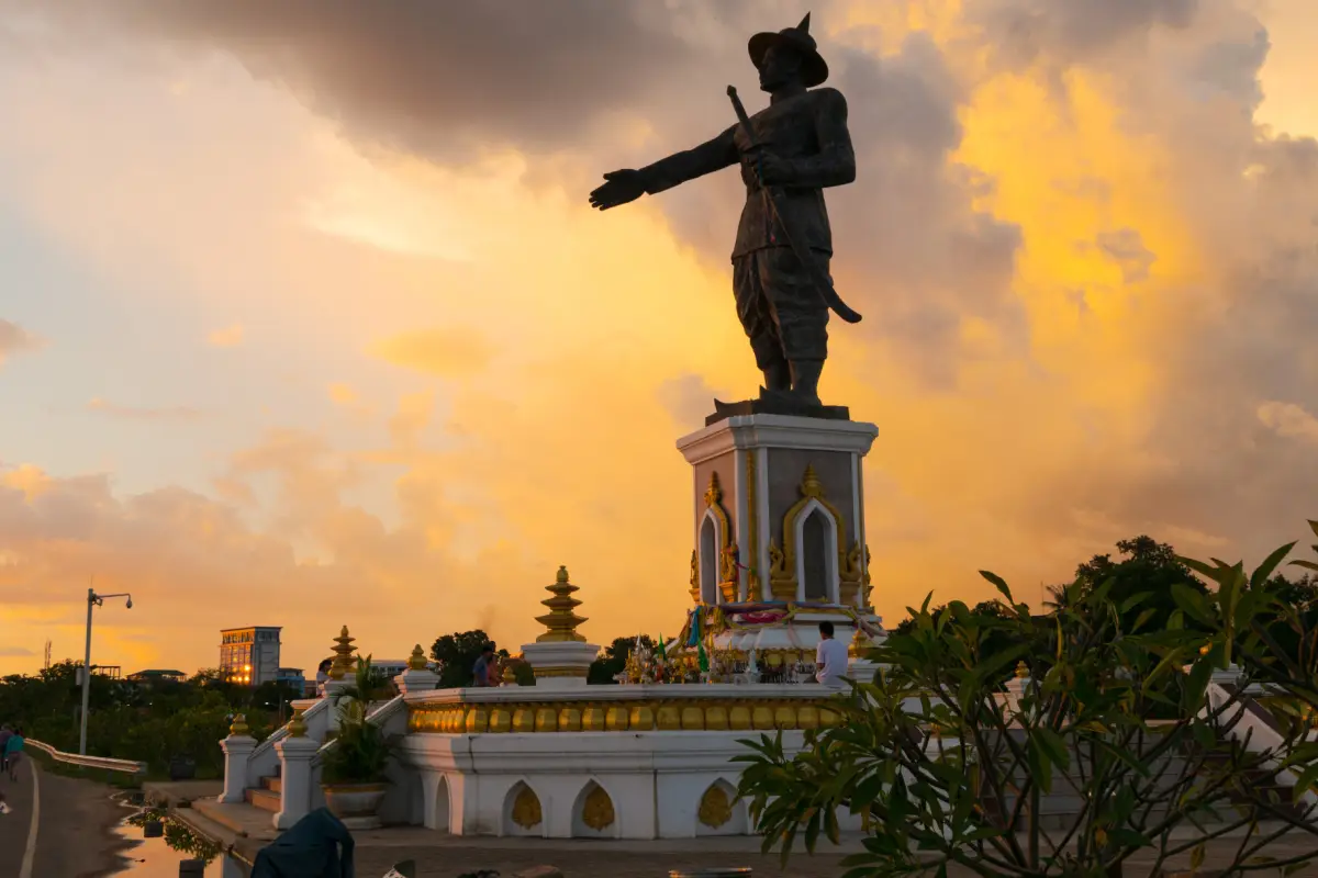 Statue of Chao Anouvong