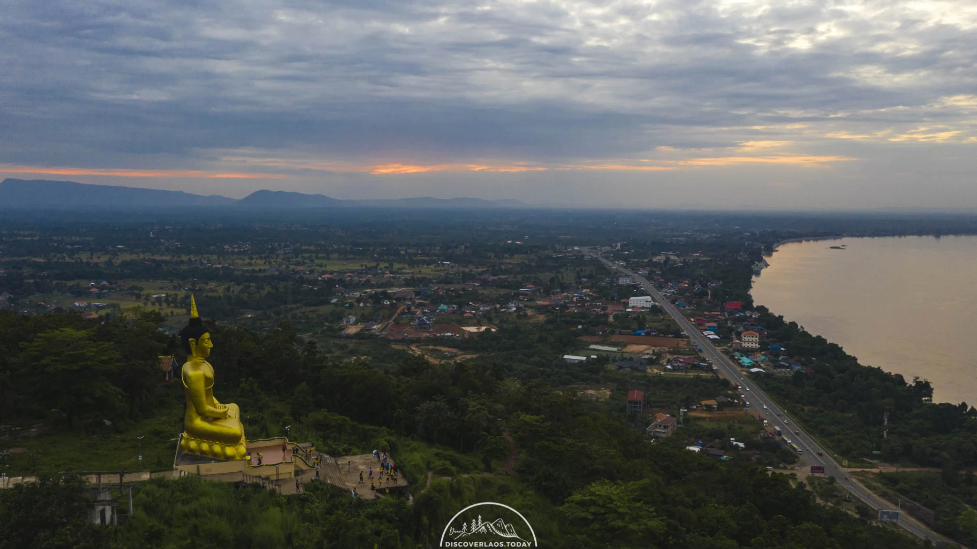 วัดพูสะเหลา (พระพุทธรูปทองคำ)