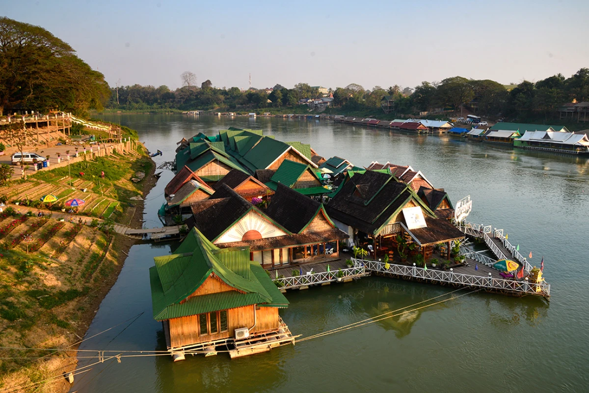 他恩贡浮动餐厅（THA NGON FLOATING RESTAURANT）