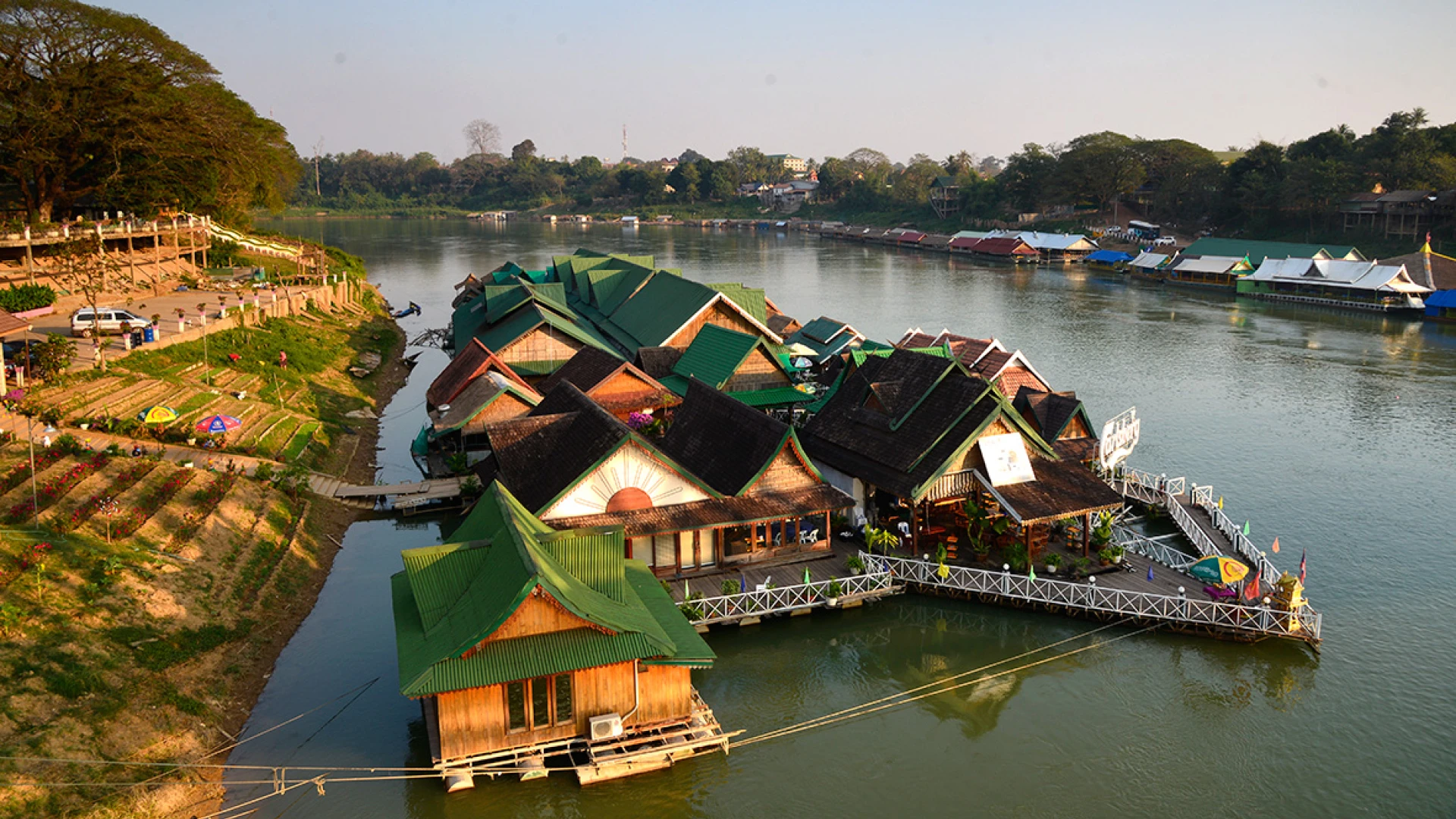 Tha Ngon Floating Restaurant