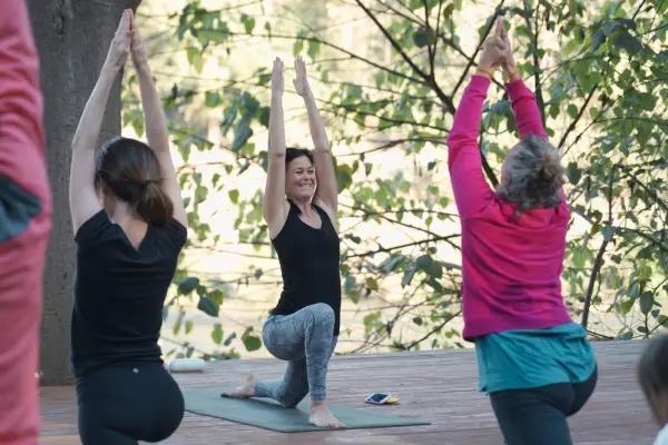 ໂຍຄະ, ນັ່ງສະມາທິ & ອາຫານເຊົ້າ