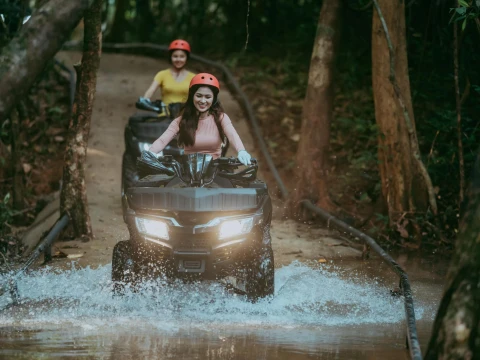 Drive ATV bike at the Water Park area (Three-round) at Nam Pien Yorlapa Drive ATV bike at the Water Park area (Three-round) at Nam Pien Yorlapa