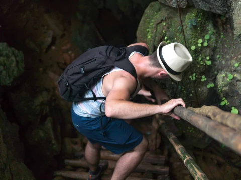 ປະສົບການໃນການສຳຫຼວດວັງວຽງ (2) ປະສົບການໃນການສຳຫຼວດວັງວຽງ (2)