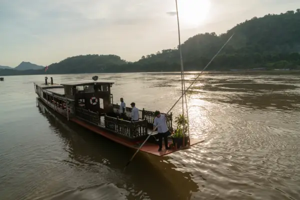 湄公河上的特色午餐游船