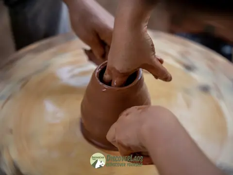 เรียนทำเครื่องปั้นดินเผา (พร้อมอาหารกลางวัน)