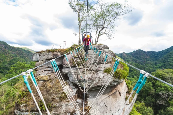 นั่งรถรีสอร์ท เดินป่า ชมวิวพาโนรามาจากภูโต๊ะหิน นั่งรถรีสอร์ท เดินป่า ชมวิวพาโนรามาจากภูโต๊ะหิน