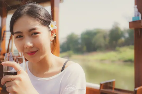 ລ່ອງເຮືອເບິ່ງຕາເວັນຕົກດິນກັບໂຮງແຮມ Belmond La Residence Phouvao