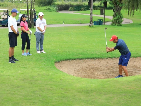 비엔티안의 레이크뷰 골프 클럽 비엔티안의 레이크뷰 골프 클럽