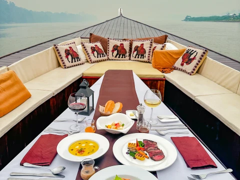 Photo From Facebook Page: ທ້ອງແຕກ" THONG TAEK " Photo From Facebook Page: ທ້ອງແຕກ" THONG TAEK "