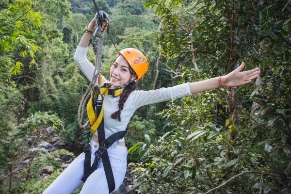 ทัวร์ซิปไลน์ 4 สถานีและประสบการณ์ผจญภัยบนต้นไม้ ทัวร์ซิปไลน์ 4 สถานีและประสบการณ์ผจญภัยบนต้นไม้