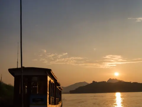 2-Day Mekong Slow Boat Cruise from Houay Xay to Luang Prabang