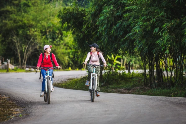 ปั่นจักรยาน, เดินป่า, สะพานลอยฟ้า, ชมน้ำตก ปั่นจักรยาน, เดินป่า, สะพานลอยฟ้า, ชมน้ำตก