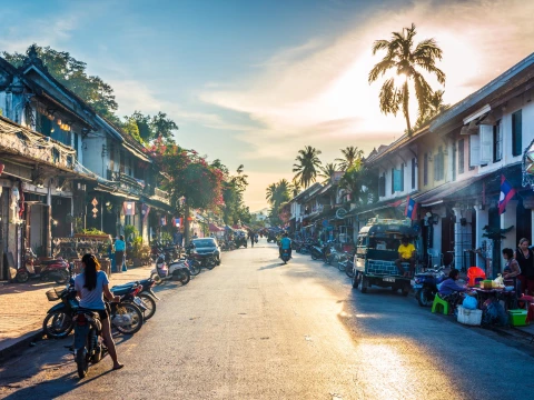 ປີ້ຍົນ ແລະ ທີ່ພັກ - ຫຼວງພະບາງ 4 ມື້ 3 ຄືນ (ຫ້ອງພລູວິລລ່າ) ປີ້ຍົນ ແລະ ທີ່ພັກ - ຫຼວງພະບາງ 4 ມື້ 3 ຄືນ (ຫ້ອງພລູວິລລ່າ)