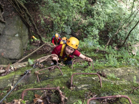 ทัวร์รถรีสอร์ท เดินป่า ปีนผา โหนสลิง บ้านต้นไม้ & โรยตัว ทัวร์รถรีสอร์ท เดินป่า ปีนผา โหนสลิง บ้านต้นไม้ & โรยตัว