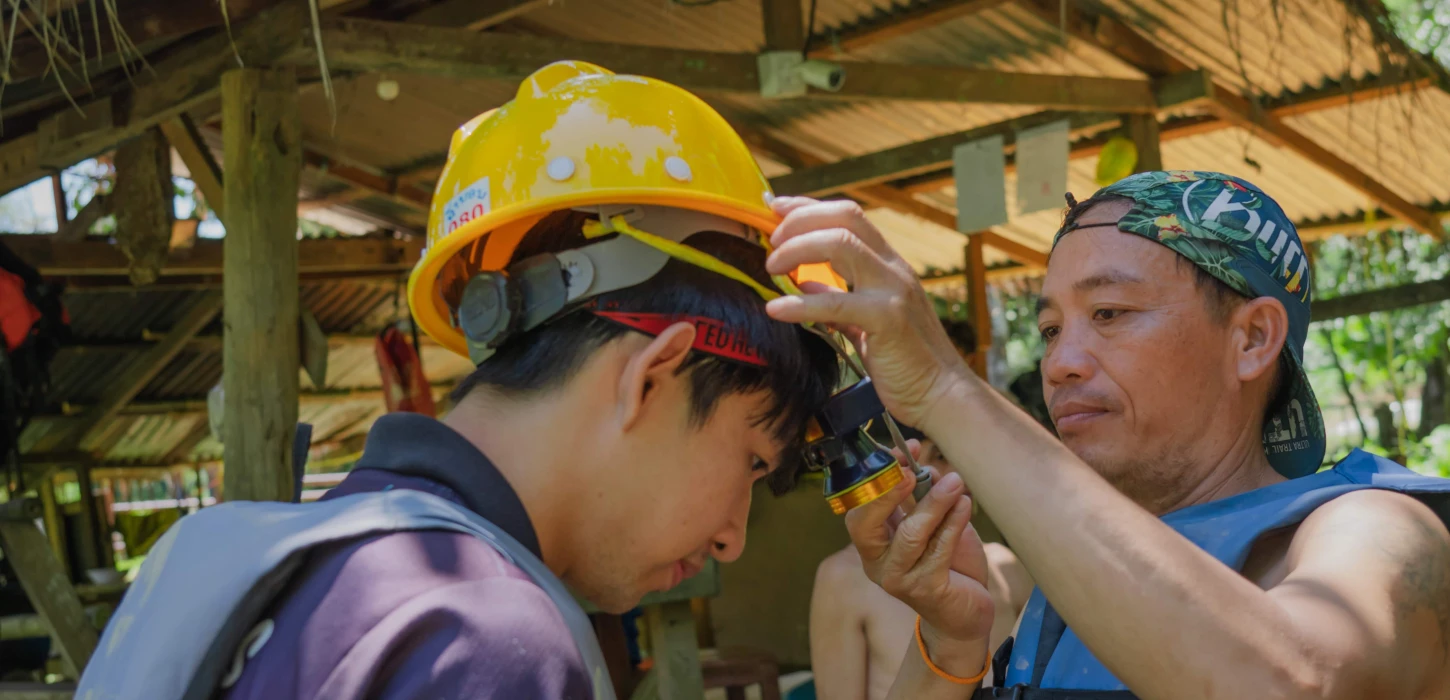 Full-Day Kayak > Angel Cave > Tubing Inside Tham Norn Cave > Lunch > Kayak > Blue Lagoon 1