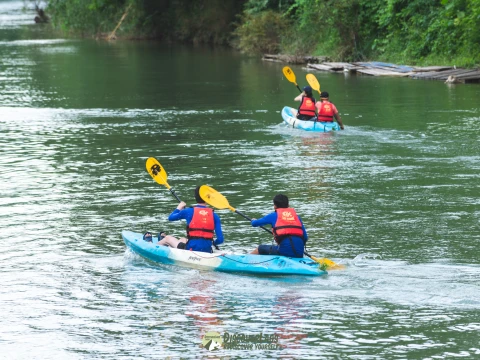 Kayak along the beautiful Nam Song River Kayak along the beautiful Nam Song River