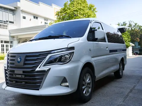 Private Airport Transfer By Aircon-Minivan in Luang Prabang